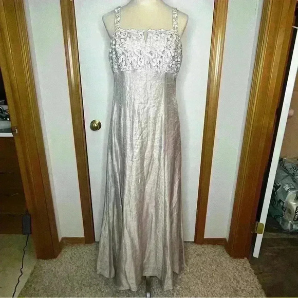 MARINA Dresses & Skirts - Marina Maxi Gown Dress Women 10 Dusty Rose Pink Lined V Neck Crocheted Top Strap